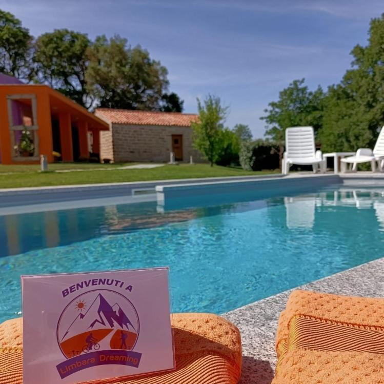 Limbara Dreaming Hotel Темпио Паузания Екстериор снимка